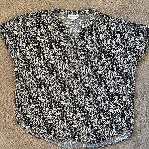 Gibson Latimer Black and White Patterned Top